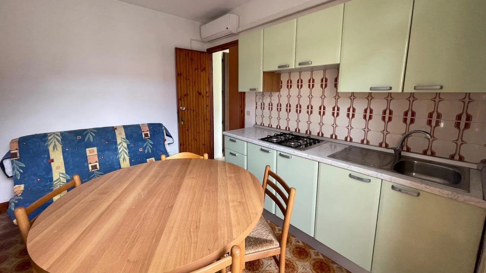 アパート ロゾリーナ・マーレFlat With Shared Garden 200 Metres From The Seaアパートメント